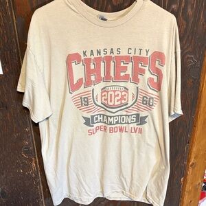 Gildan Red and White Graphic T-Shirt